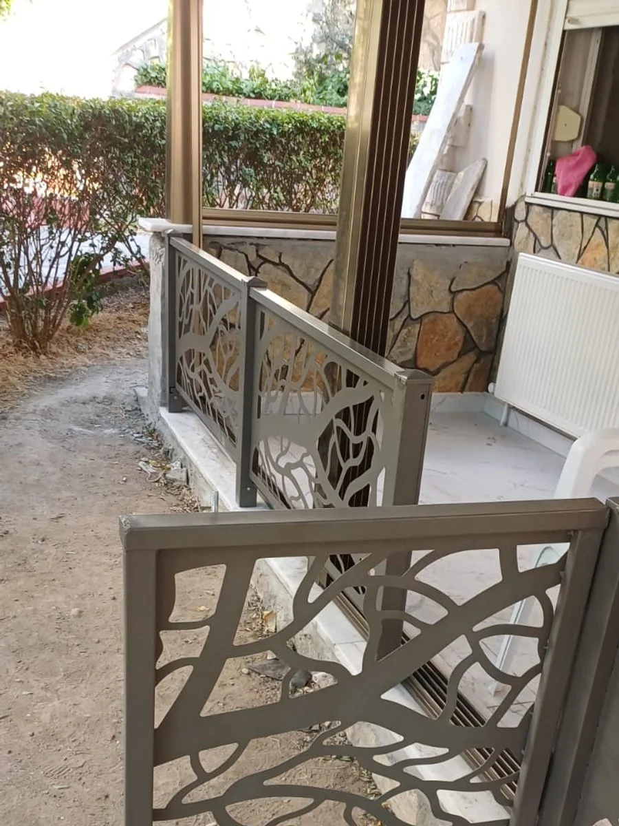 Dekoratif metal panel ve bahçe korkuluğu — Edremit