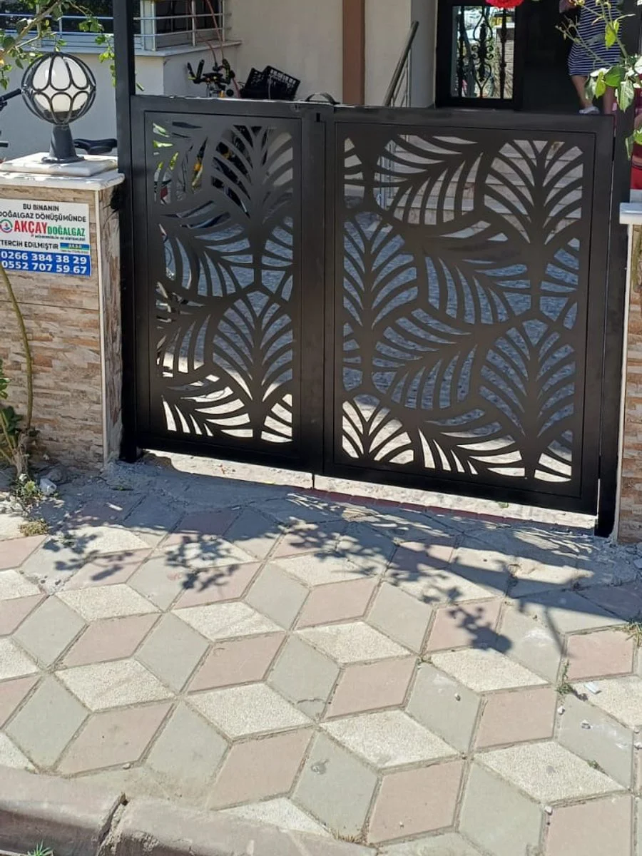 CNC lazer desenli metal kapı uygulaması — Edremit