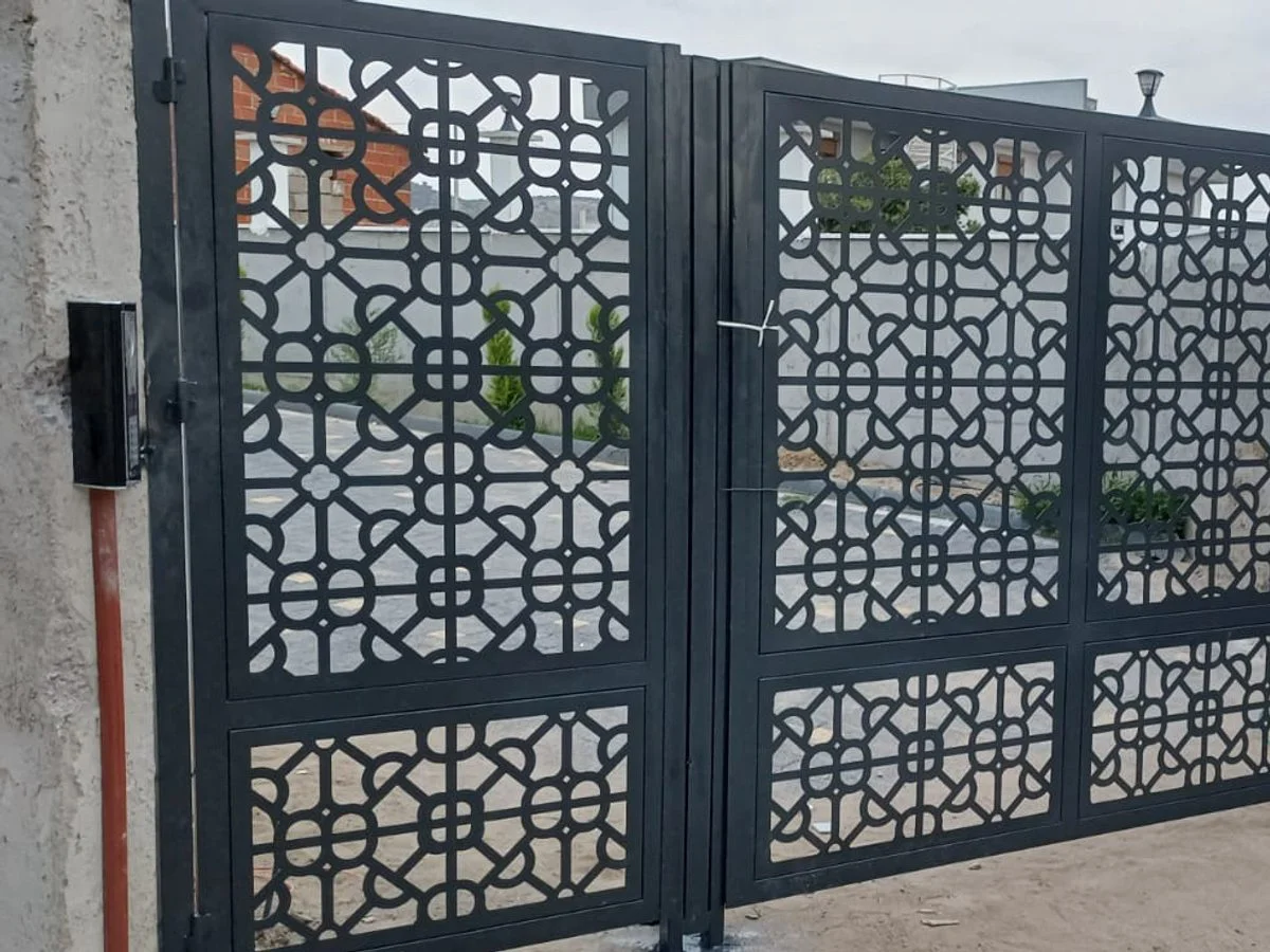 CNC lazer desenli metal kapı uygulaması — Edremit