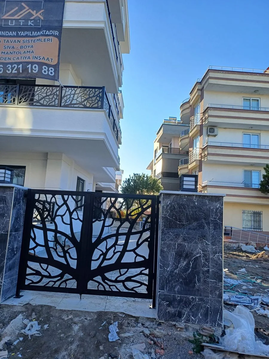 CNC lazer desenli metal kapı uygulaması — Edremit