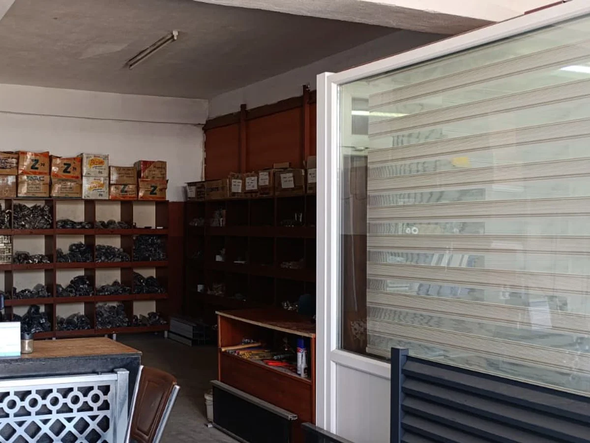 Karaoğlu Alüminyum atölye ve teşhir alanı — Edremit