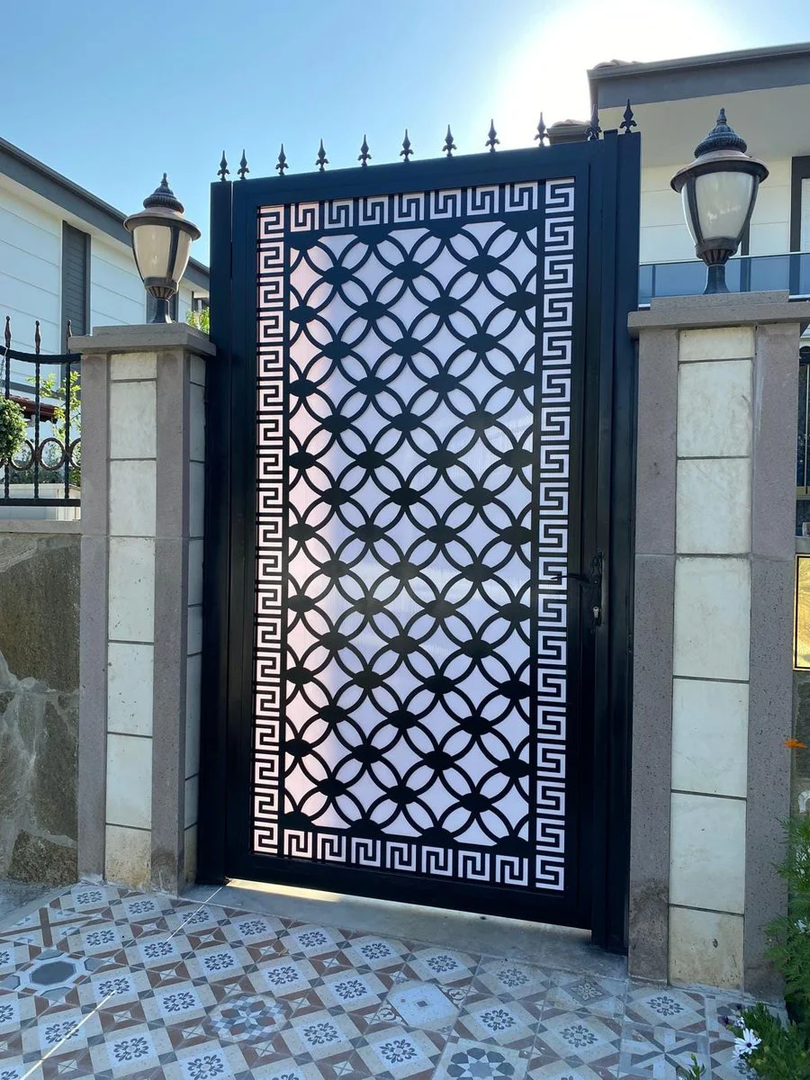 CNC lazer desenli metal kapı uygulaması — Edremit